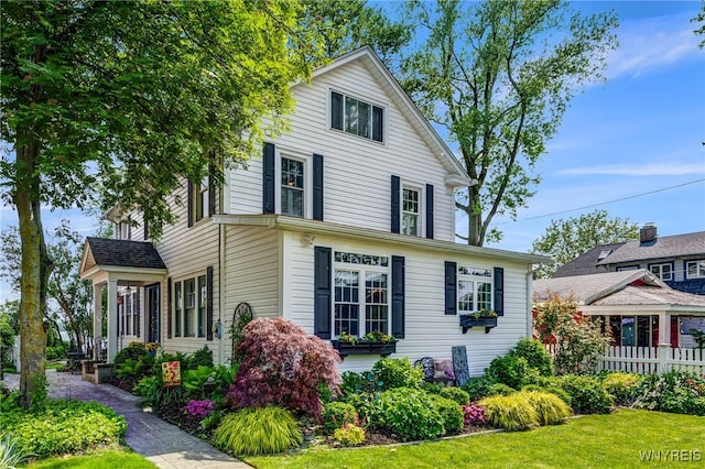 8431 W Rivershore Dr, Niagara Falls, NY 14304 - view of front of house featuring a front lawn