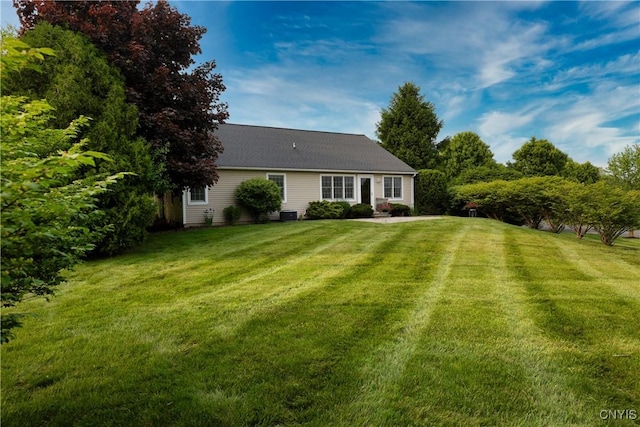 1 Wicklow Dr, Skaneateles, NY 13152 - rear view of house with a yard