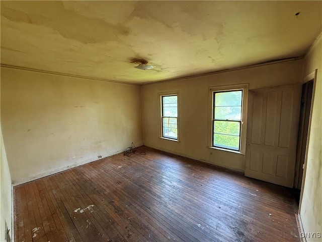 131 Lakeview Ave, Syracuse, NY 13204 - unfurnished room with wood-type flooring and baseboards