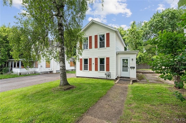 308 Lewis St, Syracuse, NY 13204 - view of front facade featuring a front lawn