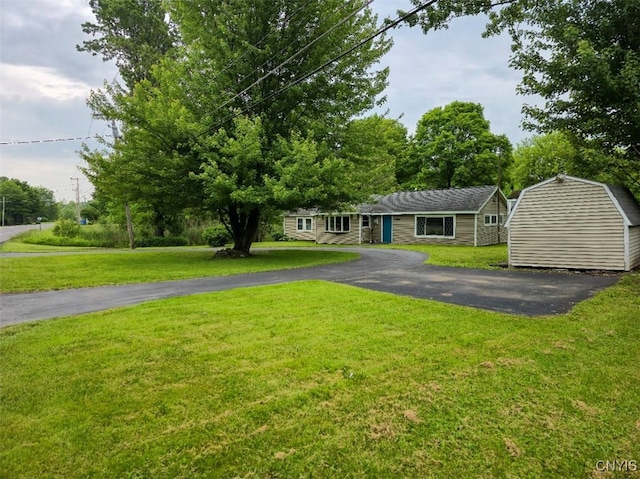 2484 State Route 31, Sullivan, NY 13032 - view of front facade with driveway and a front yard