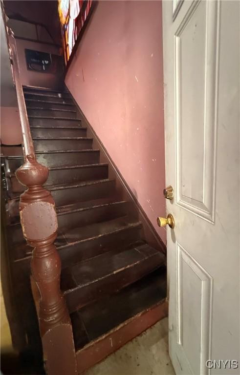 214-16 Reed Ave, Syracuse, NY 13207 - view of stairway