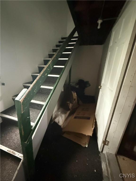 214-16 Reed Ave, Syracuse, NY 13207 - view of stairway