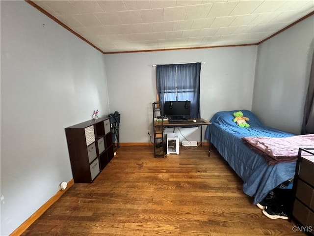 104 Lansdale Rd, Dewitt, NY 13057 - bedroom featuring crown molding, wood finished floors, and baseboards