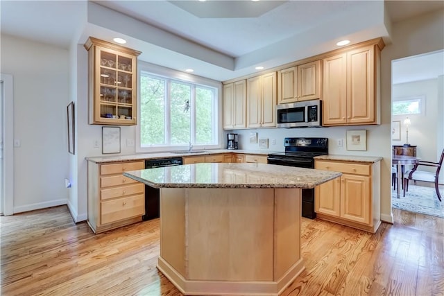 863 Rolins Run, Webster, NY 14580 - kitchen featuring black appliances, light brown cabinetry, light wood finished floors, a sink, and recessed lighting