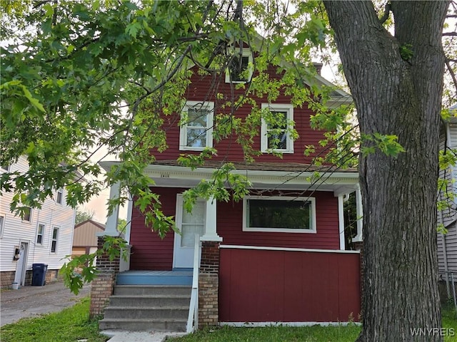 1618 16th St, Niagara Falls, NY 14305 - view of front of house featuring a porch