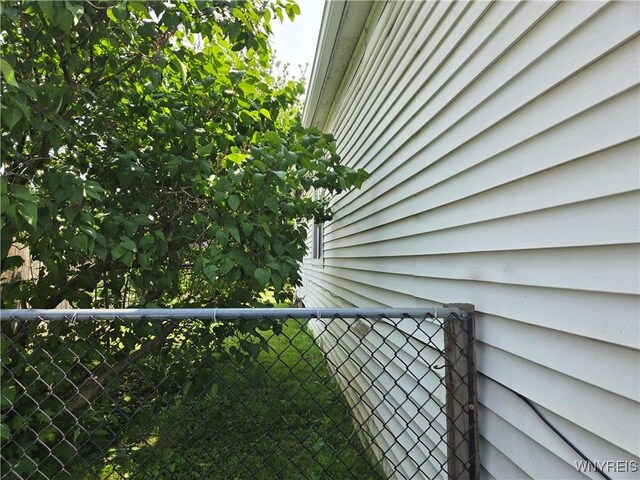 465 Willett St, Buffalo, NY 14206 - exterior view