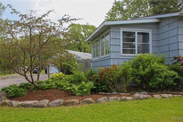 3636 Kennedy Rd, Lafayette, NY 13084 - view of side of property featuring a yard