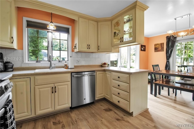 669 Quaker Rd, Aurora, NY 14052 - kitchen with appliances with stainless steel finishes, cream cabinets, a sink, light countertops, and a peninsula