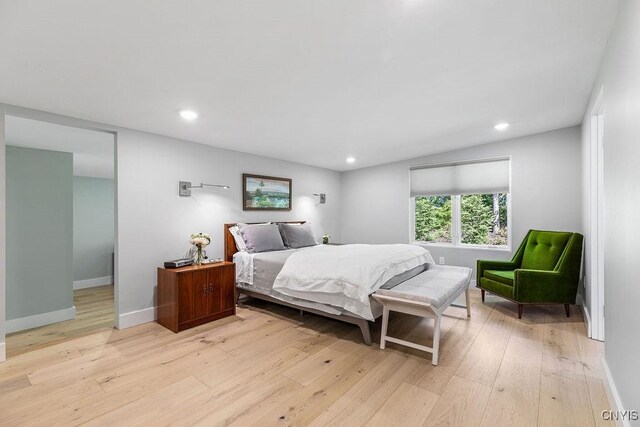 3 Elson Ln, Skaneateles, NY 13152 - bedroom featuring light wood-type flooring, recessed lighting, and baseboards