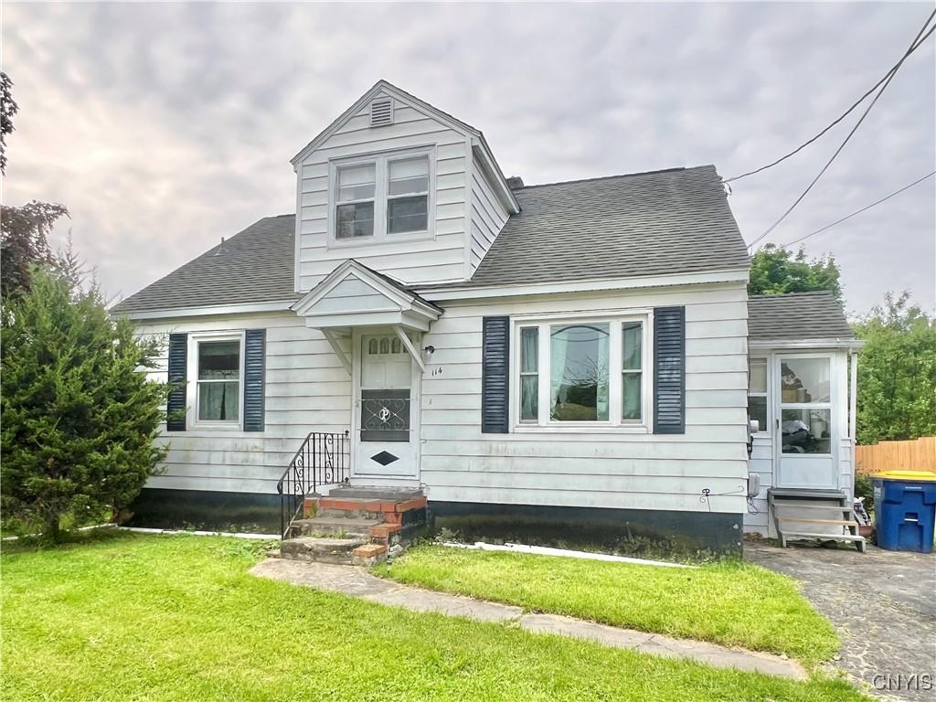 114 Myron Rd, Camillus, NY 13219 - bungalow with entry steps, a front yard, and a shingled roof