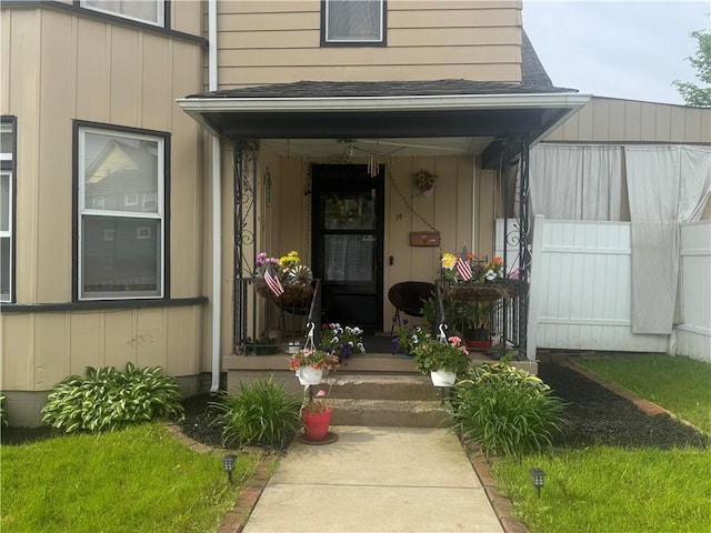 14 Park St, Bradford-City, PA 16701 - entrance to property featuring a porch and roof with shingles