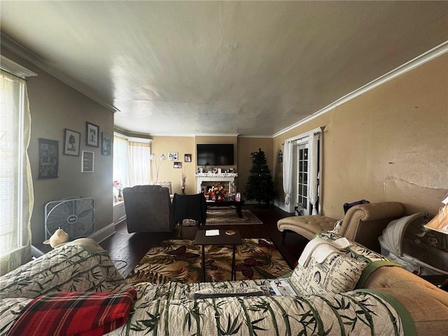 14 Park St, Bradford-City, PA 16701 - living room featuring wood finished floors