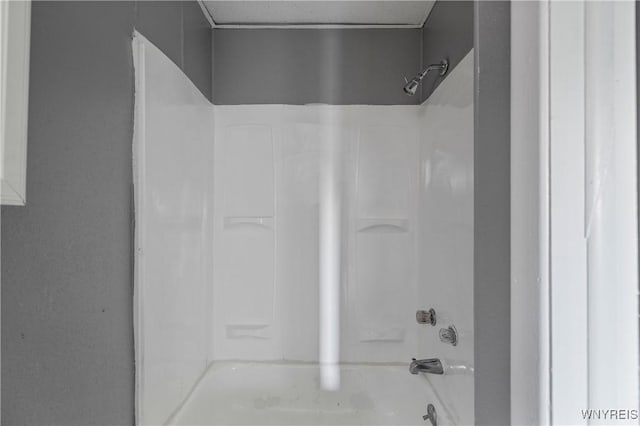 610 20th St, Niagara Falls, NY 14301 - full bathroom with shower / washtub combination