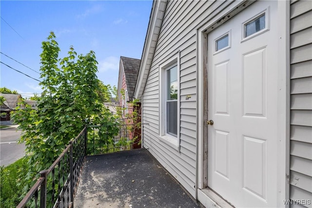 610 20th St, Niagara Falls, NY 14301 - view of exterior entry