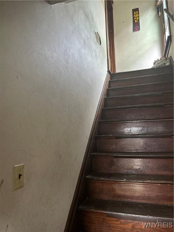 89 Rutland St, Buffalo, NY 14220 - view of staircase