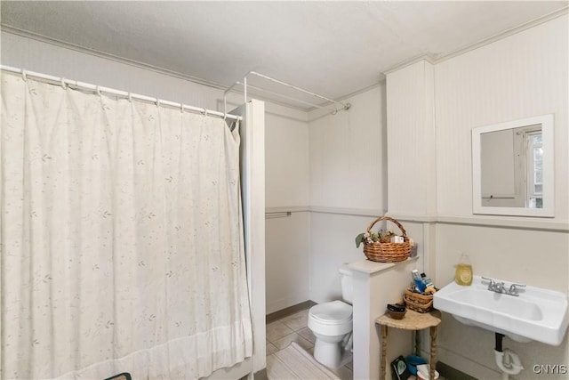 4937 W Seneca, Onondaga, NY 13215 - full bathroom featuring toilet, a sink, tile patterned flooring, and a shower with shower curtain