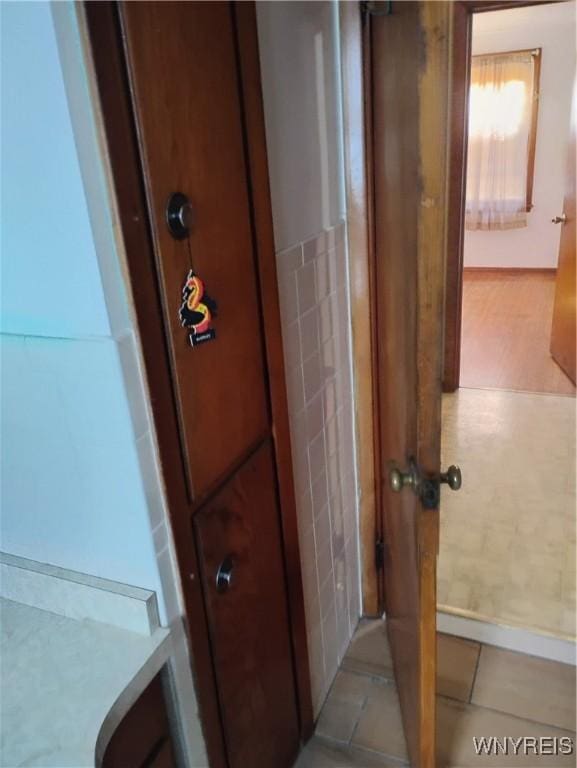 72 Nicholson St, Buffalo, NY 14214 - corridor with light tile patterned flooring