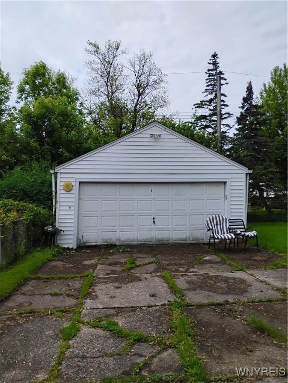72 Nicholson St, Buffalo, NY 14214 - view of detached garage