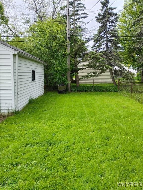 72 Nicholson St, Buffalo, NY 14214 - view of yard