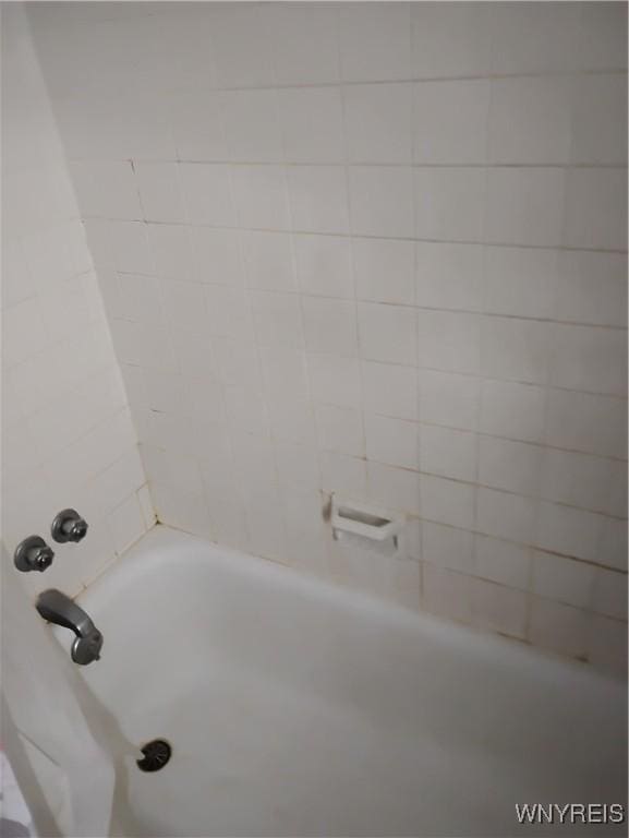 72 Nicholson St, Buffalo, NY 14214 - full bathroom with bathing tub / shower combination