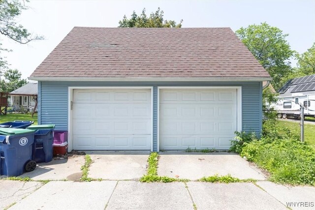 596 Longmeadow Rd, Amherst, NY 14226 - view of detached garage