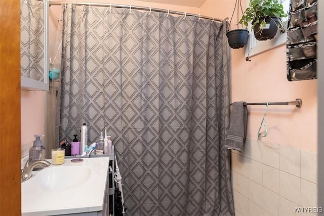 596 Longmeadow Rd, Amherst, NY 14226 - full bathroom featuring vanity and curtained shower