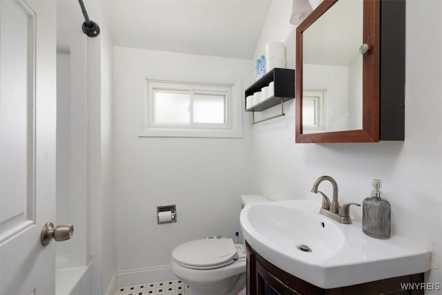 596 Longmeadow Rd, Amherst, NY 14226 - full bath featuring vanity, toilet, and baseboards