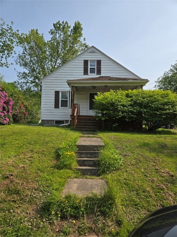 30 Park Ave, Eldred, PA 16731 - bungalow-style home featuring covered porch and a front lawn