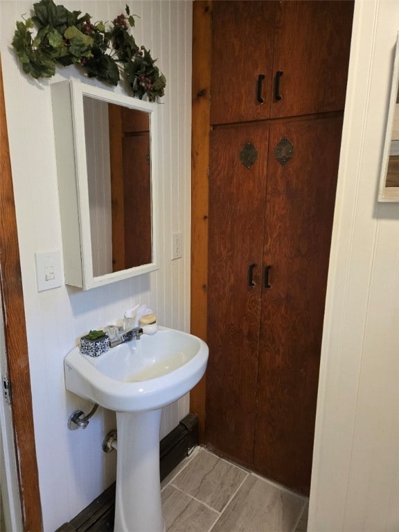 30 Park Ave, Eldred, PA 16731 - bathroom with wood walls