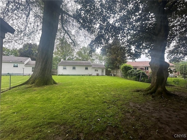 719 Dawes Ave, Utica, NY 13502 - view of yard