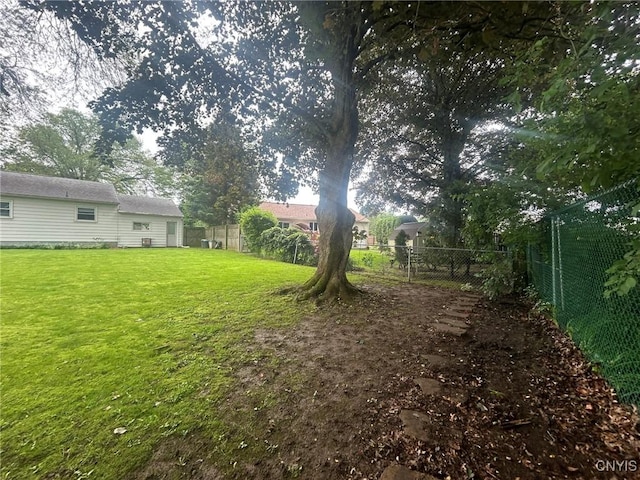 719 Dawes Ave, Utica, NY 13502 - view of yard