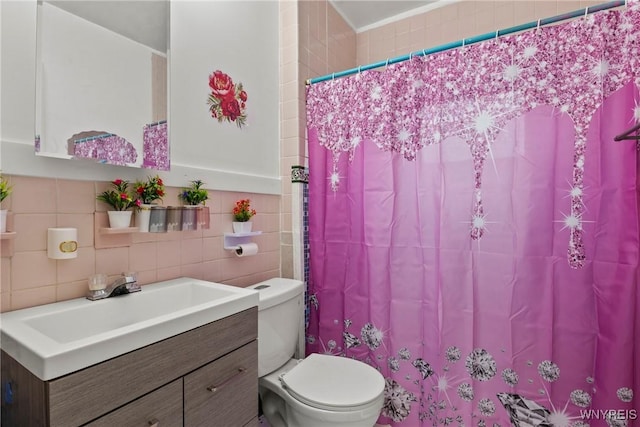 159 Kilhoffer St, Buffalo, NY 14211 - bathroom with tile walls, toilet, vanity, a shower with curtain, and tasteful backsplash