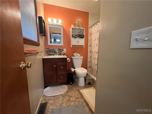 272 Dewitt St, Buffalo, NY 14213 - full bathroom featuring baseboards, vanity, toilet, and curtained shower