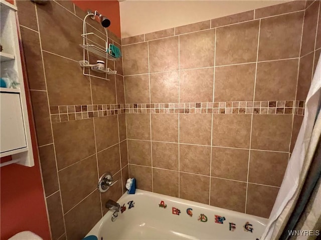 272 Dewitt St, Buffalo, NY 14213 - full bathroom featuring shower / tub combo with curtain