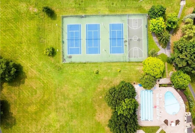 508 Countess Dr, Henrietta, NY 14586 - view of subject property featuring a pool