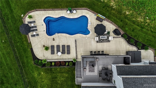 392 Quarry Run, Grand Island, NY 14072 - drone / aerial view of a pool