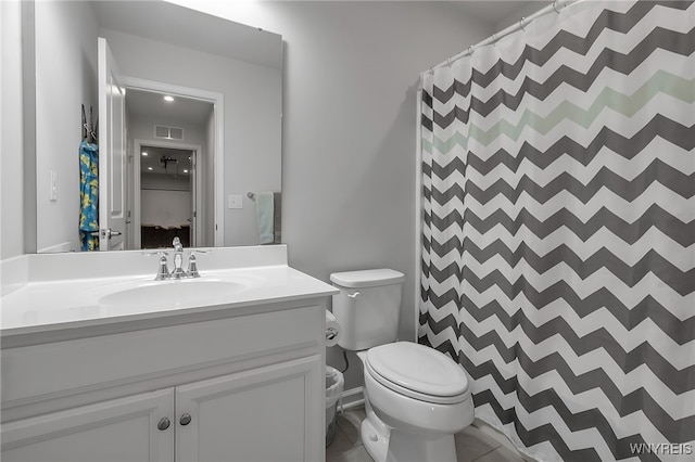 392 Quarry Run, Grand Island, NY 14072 - full bath with toilet, vanity, and a shower with curtain