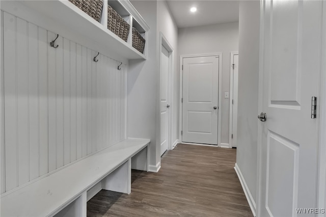 392 Quarry Run, Grand Island, NY 14072 - mudroom featuring baseboards, dark wood finished floors, and recessed lighting
