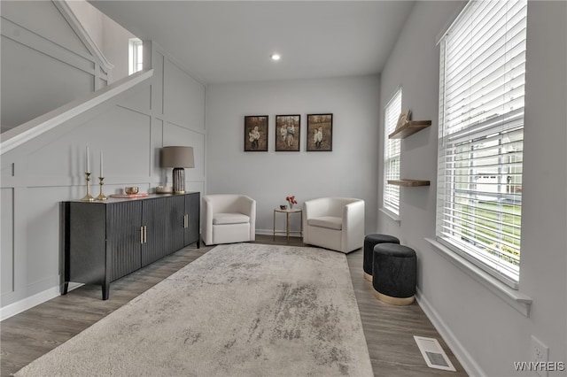 392 Quarry Run, Grand Island, NY 14072 - living area featuring plenty of natural light, wood finished floors, baseboards, and recessed lighting