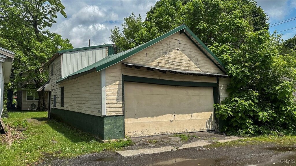 305 Ann St, Rome-Inside, NY 13440 - view of detached garage