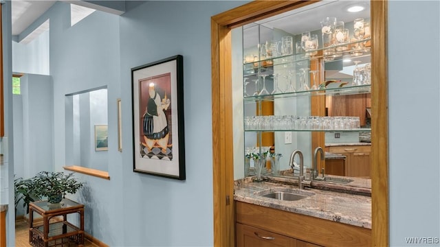 43 Larned Ln, Orchard Park, NY 14127 - indoor wet bar with baseboards