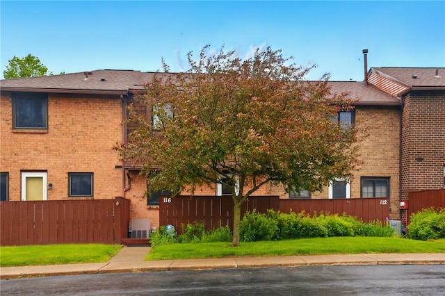 116 Surrey Hill Way, Henrietta, NY 14623 - view of property featuring a fenced front yard