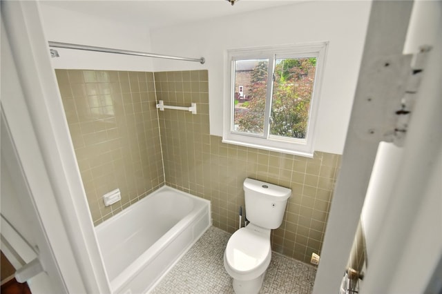 116 Surrey Hill Way, Henrietta, NY 14623 - full bath featuring toilet, tile walls, shower / washtub combination, tile patterned floors, and a wainscoted wall