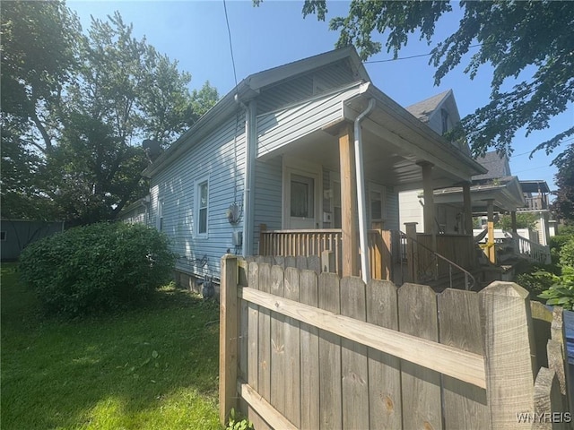 113 Hamilton St, Buffalo, NY 14207 - view of front of home featuring a porch