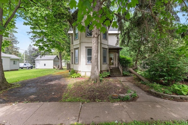 814 Oswego St, Salina, NY 13088 - view of front of home featuring a front yard and driveway