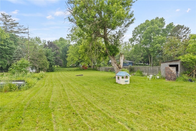 328 W Main St, Palmyra, NY 14522 - view of yard with an outdoor structure