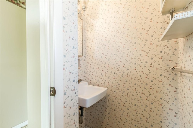 65 Meyerhill Cir E, Irondequoit, NY 14617 - bathroom featuring a sink