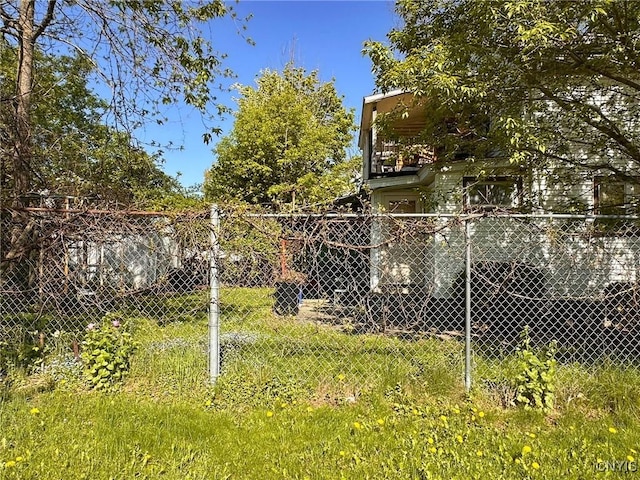 711 Stevens St, Utica, NY 13502 - view of yard with a balcony