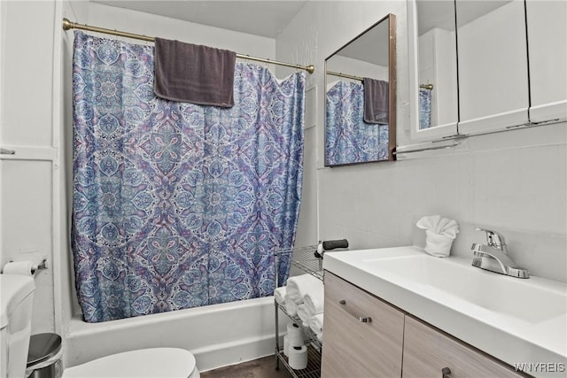 1812 18th St, Niagara Falls, NY 14305 - full bath with shower / bathtub combination with curtain and vanity